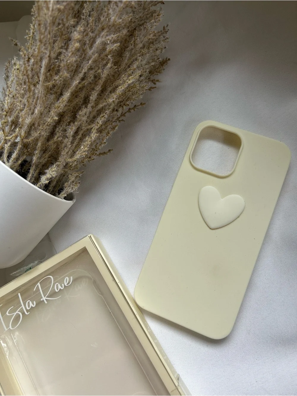 Isla Rae Silicone Heart iPhone Case iPhone 13 Pro - Cream new